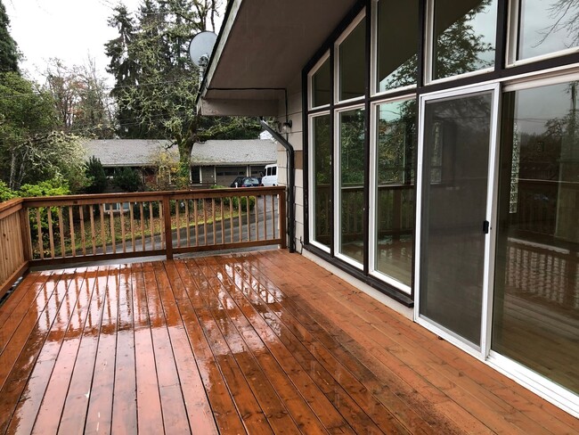 Photo - Updated 3 bedroom 3 bath house in Eugene!