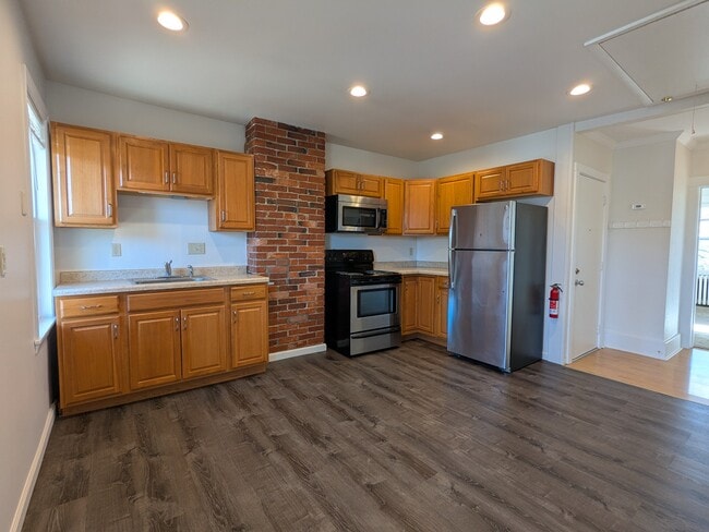 Kit 1 - 1120 Brookline Blvd Unit #4