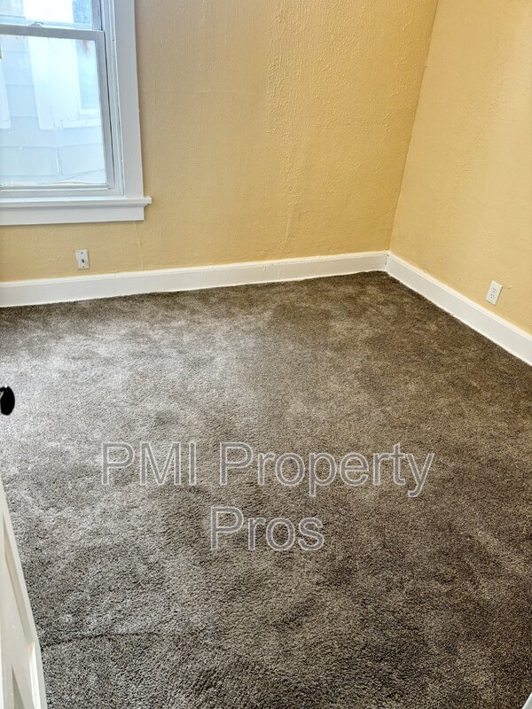 Photo - 2165 N 39th St