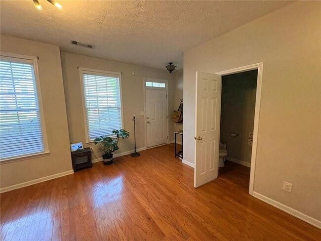 Photo - 3082 Kentmere Dr