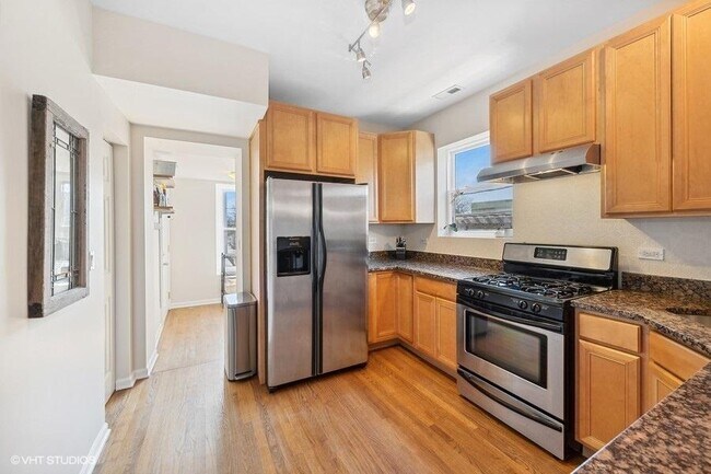 Photo - 1741 W Catalpa Ave Unit 2