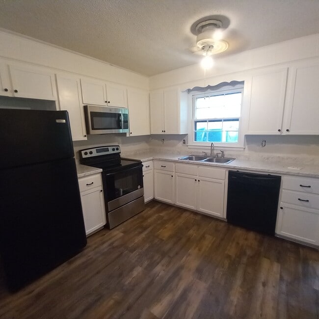 Cocina - 10417 White Pine Rd