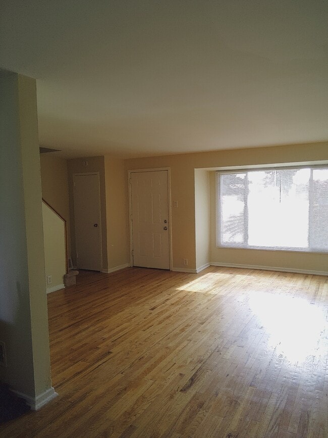 Photo - 21 Indianwood Blvd