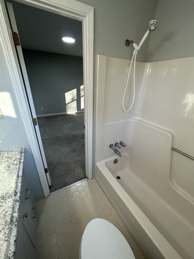 Photo - 190 Winston Dr