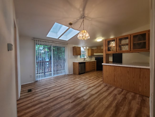 Photo - 1724 Lincoln Ave SE