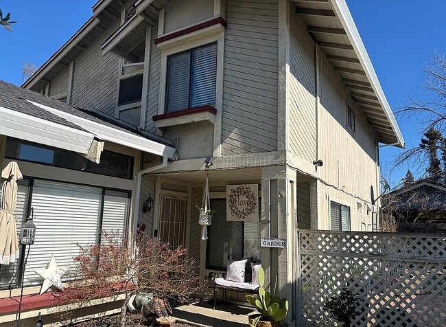 Photo - 615 Cutting Way