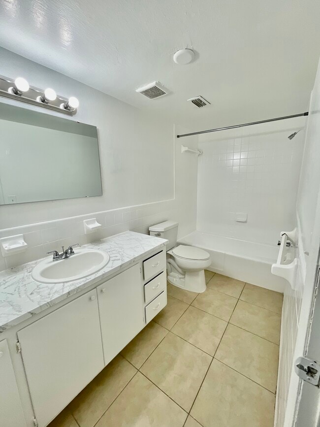 Photo - Landon Imperial Apartments