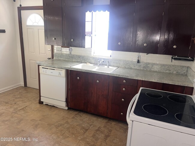 Photo - 1410 McDuff Ave S