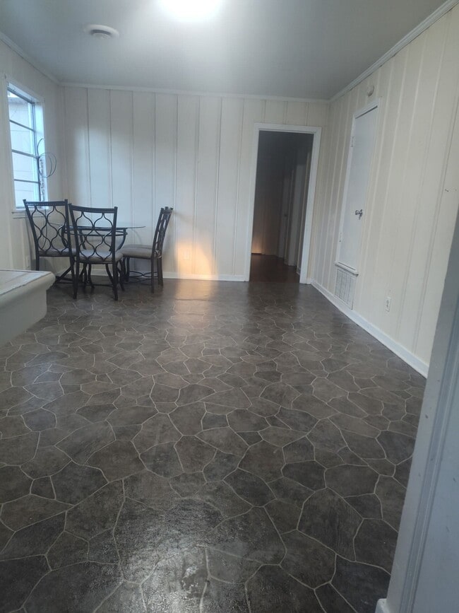 Photo - 665 Heather Ln