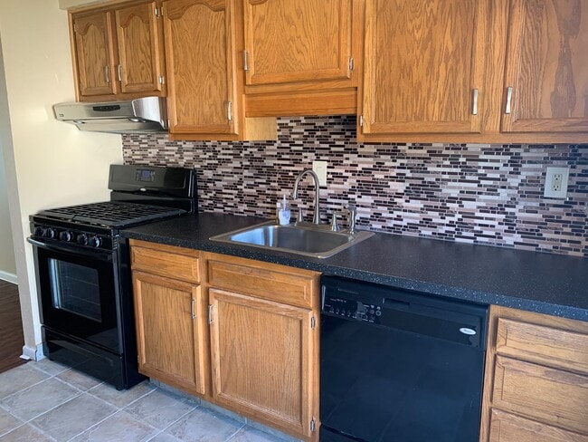 Photo - Moon Township - 2 Bedroom, 1.5 Bath Townhouse in Fox Hollow (Includes all utilities except electric)