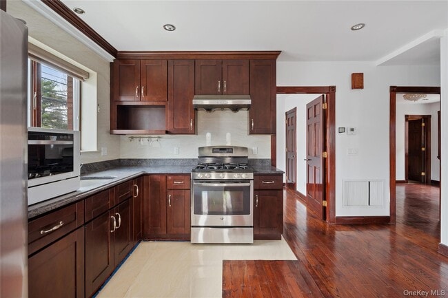 69-03 Cloverdale Blvd