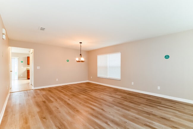 Photo - 1382 Karok St