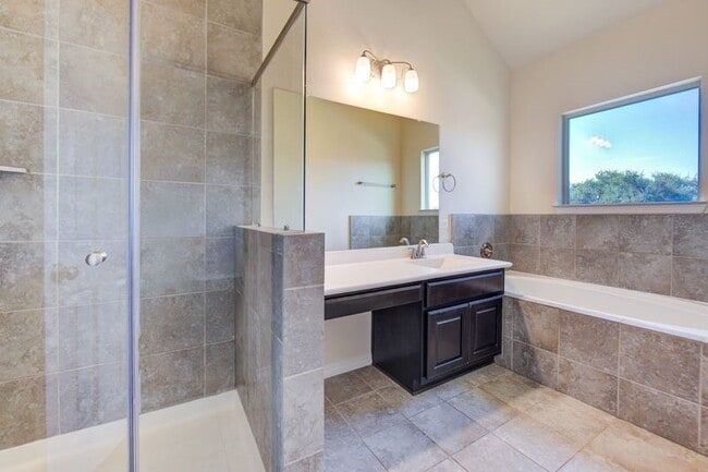 Building Photo - 10014 Spring Shadows Park Cir