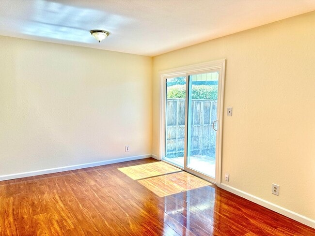Photo - $2,800 / 2 BR - GORGEOUS TOWNHOUSE IN IRVINGTON-CENTRAL FREMONT