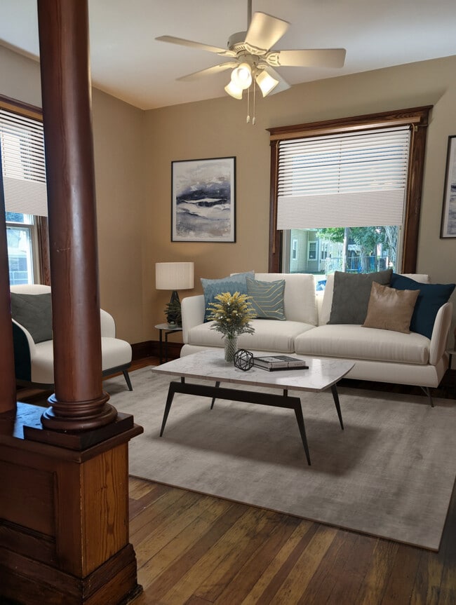 Living room - 2912 Felix St