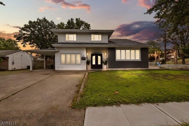 Building Photo - 231 Starmond Ave