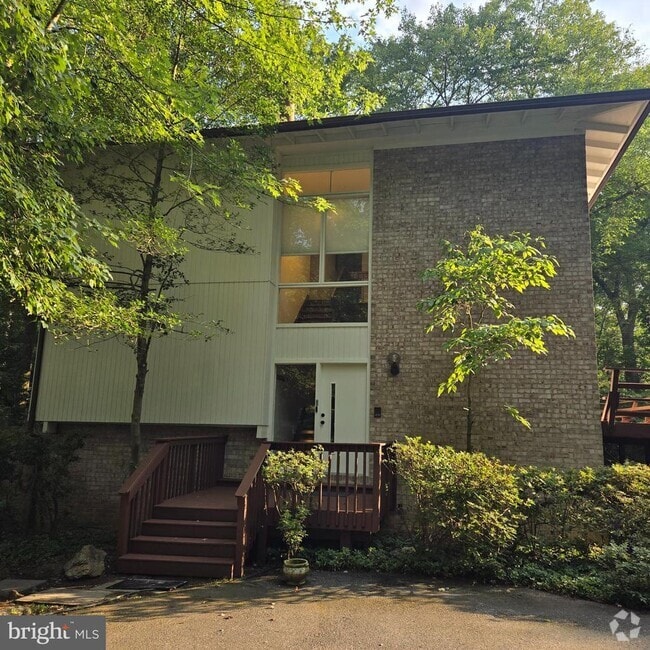 Building Photo - 10612 Crossing Creek Rd Rental