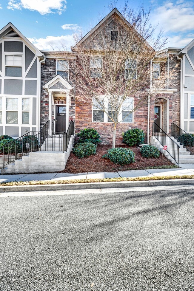 Photo - 5084 Whiteoak Ter SE