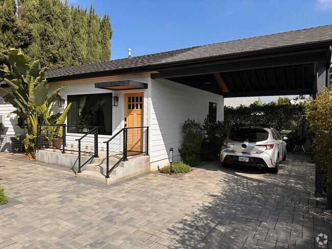 Building Photo - 7507 Hesperia Ave Rental