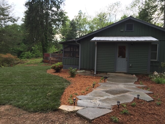 Building Photo - 3837 Old Hendersonville Hwy Rental