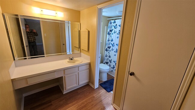 Photo - 135 April Point Dr N