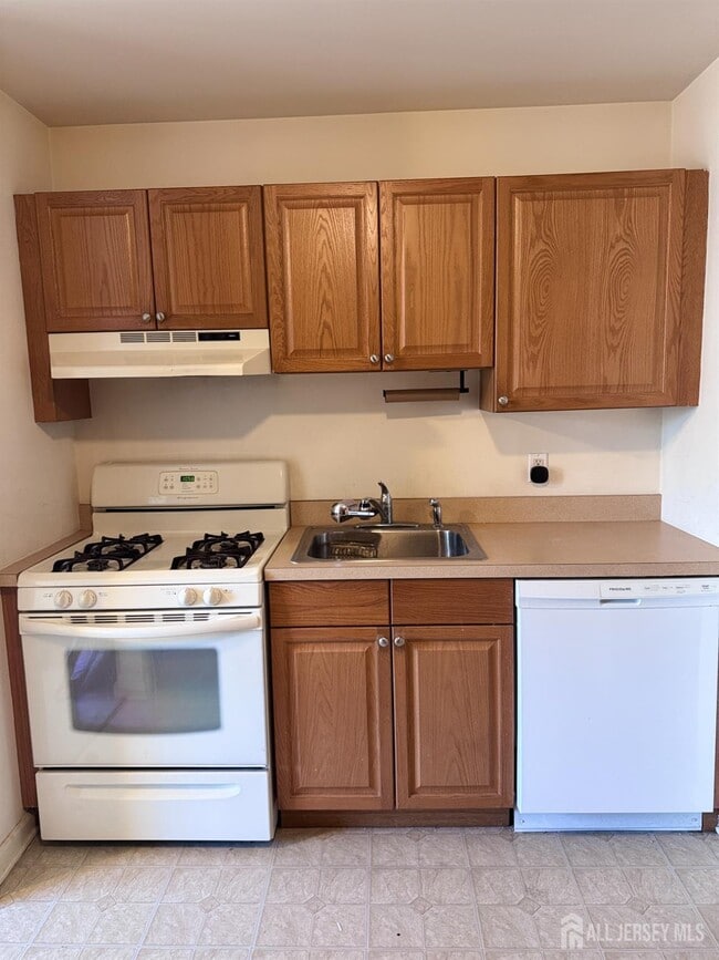 Photo - 449 Avenel St