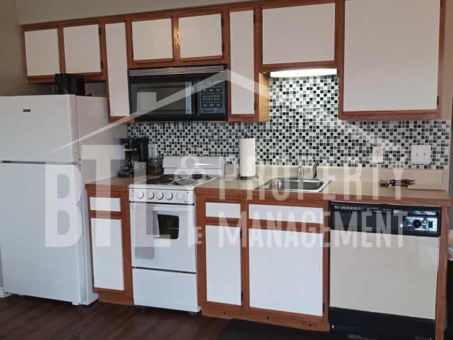 Great Walk-In Unit! - Great Walk-In House Unit!