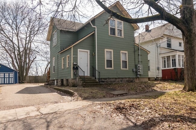 Building Photo - 529 McCourtie St Unit Apt# 2