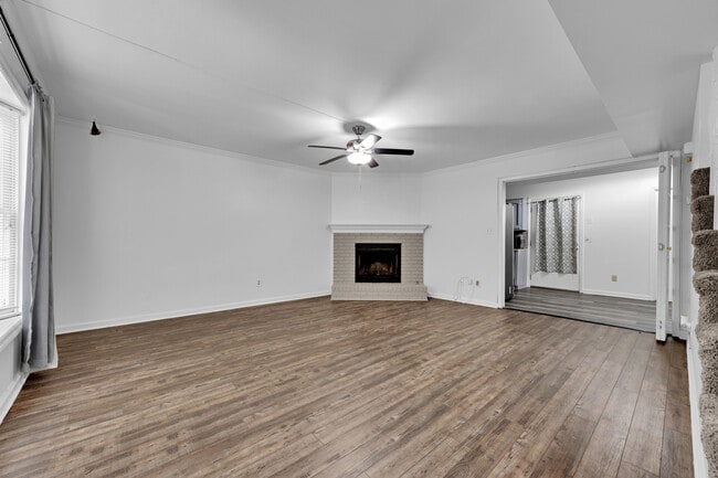 Photo - 2933 Riverwood Ter