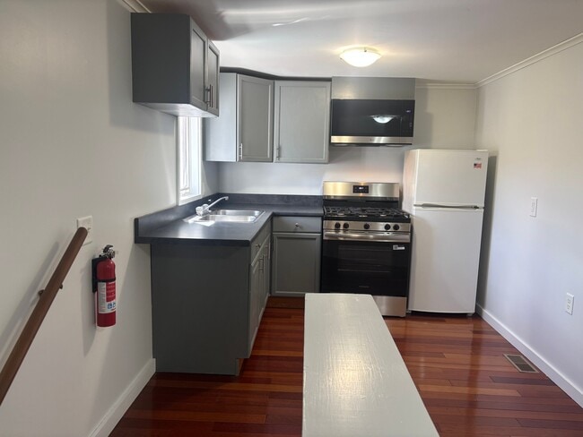 Photo - 975 Sanders Cir