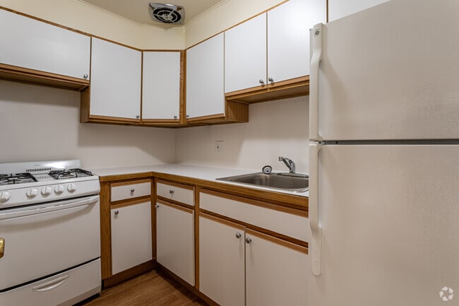 1BR, 1BA - 529 SF