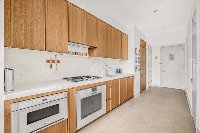 Photo - 180 Front St