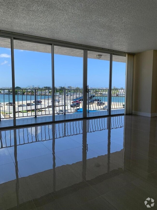 Building Photo - 7601 E Treasure Dr Unit 714 Rental
