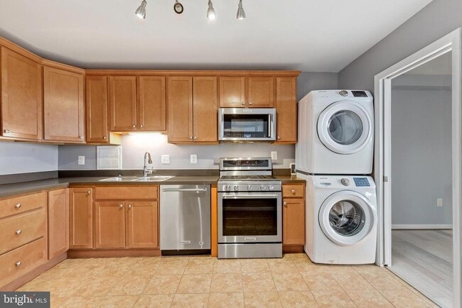 Photo - 3705 S George Mason Dr Unit 2513S