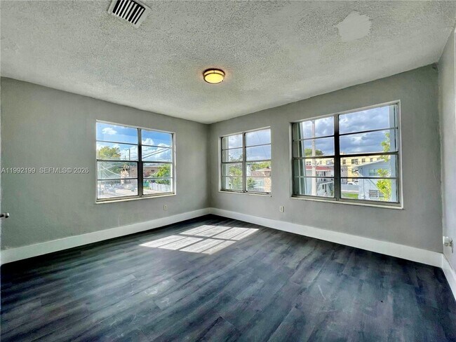 Photo - 301 SW 10th Ave Unidad 1