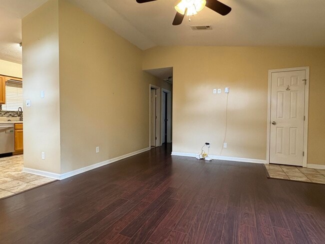 Photo - 733 Livingston Ct