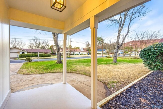 Photo - 2008 Burlingame Dr SE