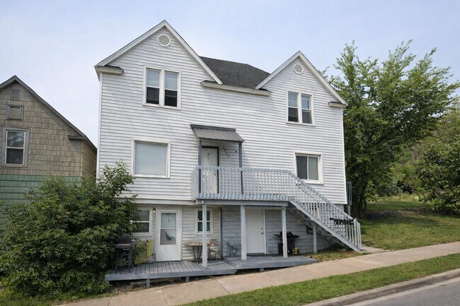 Photo - 1725 W 1st St