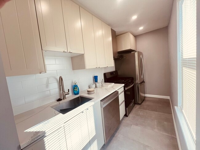 Building Photo - 77 Manville Rd Unit 3R Rental