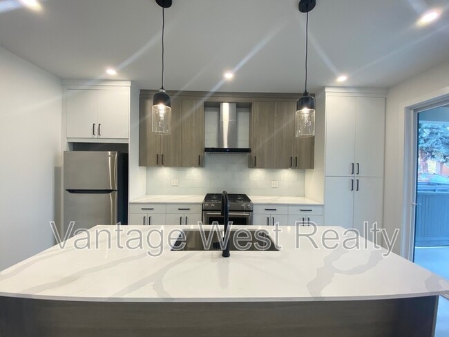 867-867 Morrison Ave
