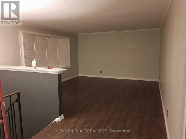 Photo - 264 Laurentian Dr