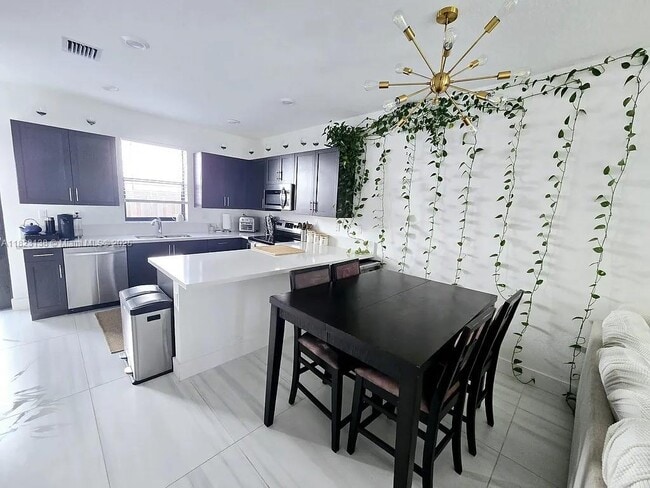 Building Photo - 518 SW 19th Way Rental