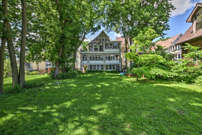 Photo - 933 Spaight St