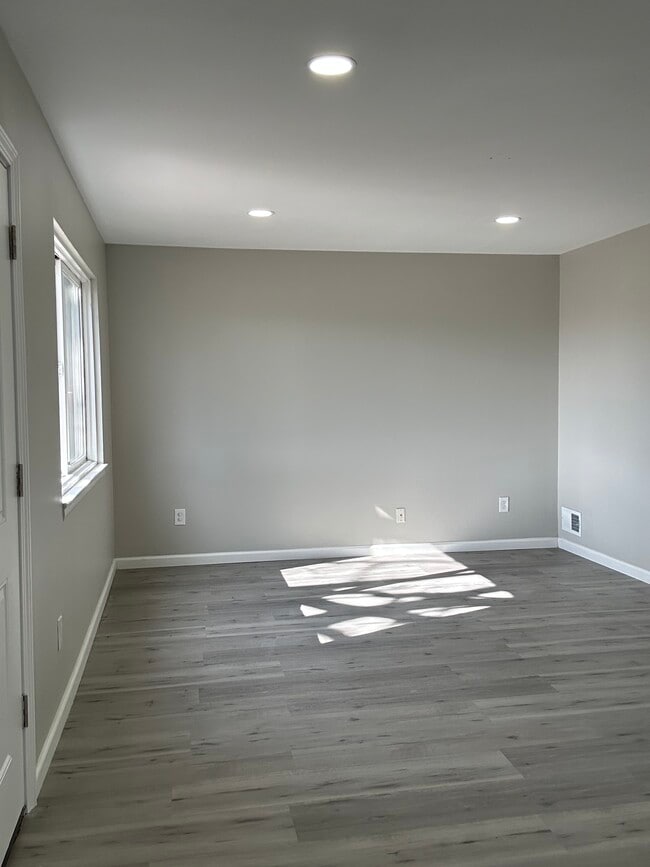 Photo - 5901 Roosevelt St