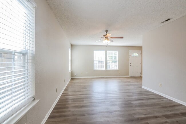 1206 Kenwood Dr