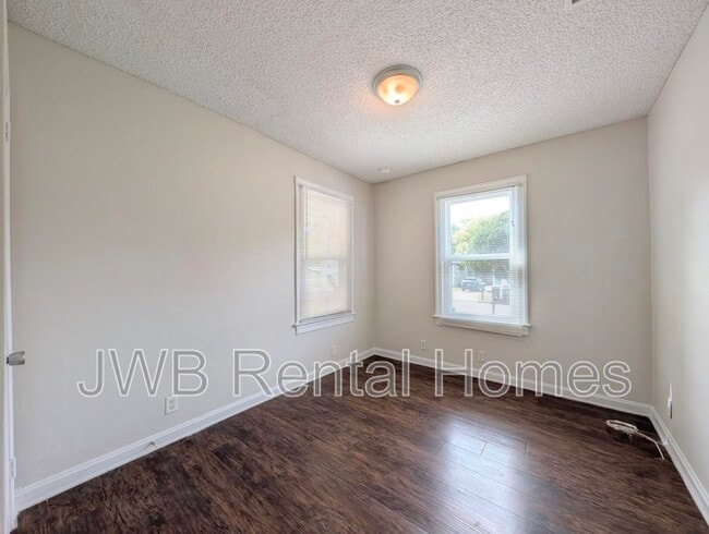 Photo - 217 E 48th St