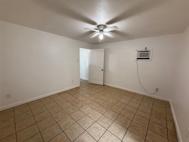 Building Photo - 2013 Eubanks St Unit 8