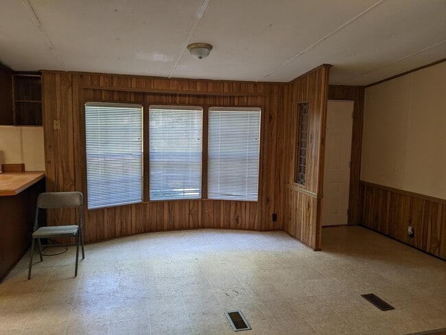 11231 Daddy Hall Ln
