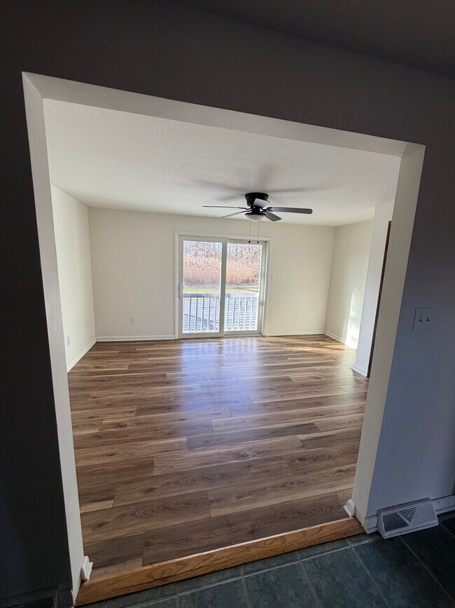 Photo - 8587 Caughdenoy Rd