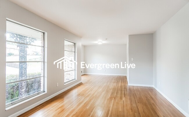 Photo - 723 Gramor Dr